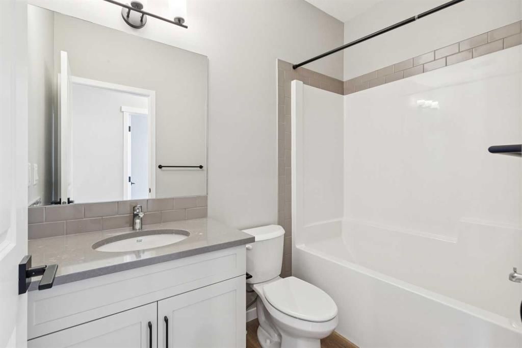 537 Hotchkiss Drive SE, Calgary — photo 5 of 19