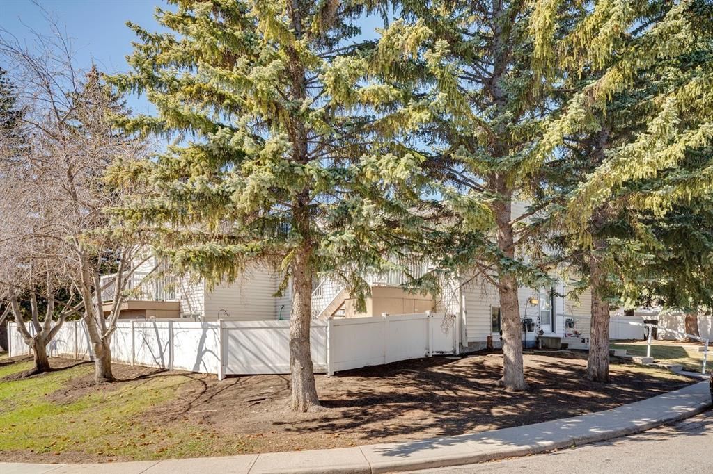 117 Sabrina Way SW, Calgary — photo 3 of 31
