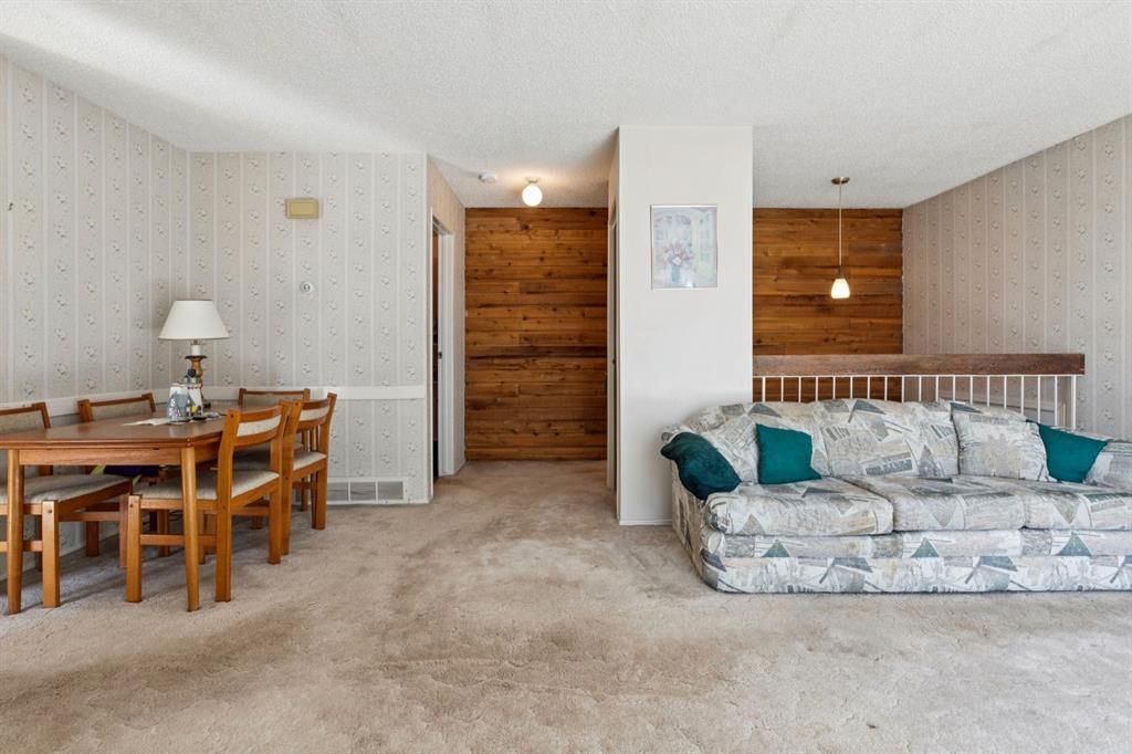 117 Sabrina Way SW, Calgary — photo 4 of 31