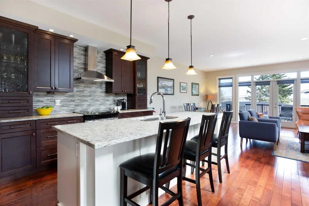 136 43 Avenue NW, Calgary — photo 4 of 30