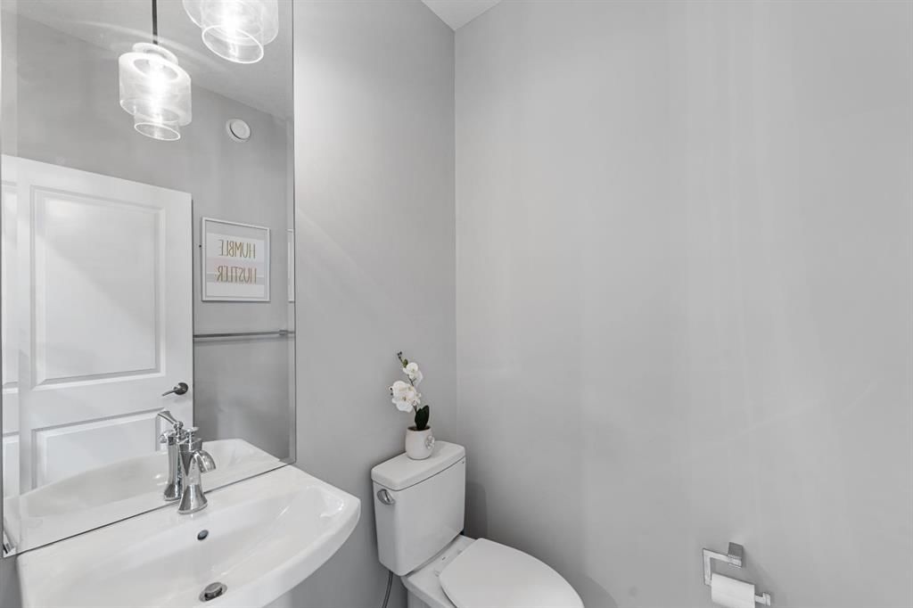 308 Lucas Way NW, Calgary — photo 5 of 47