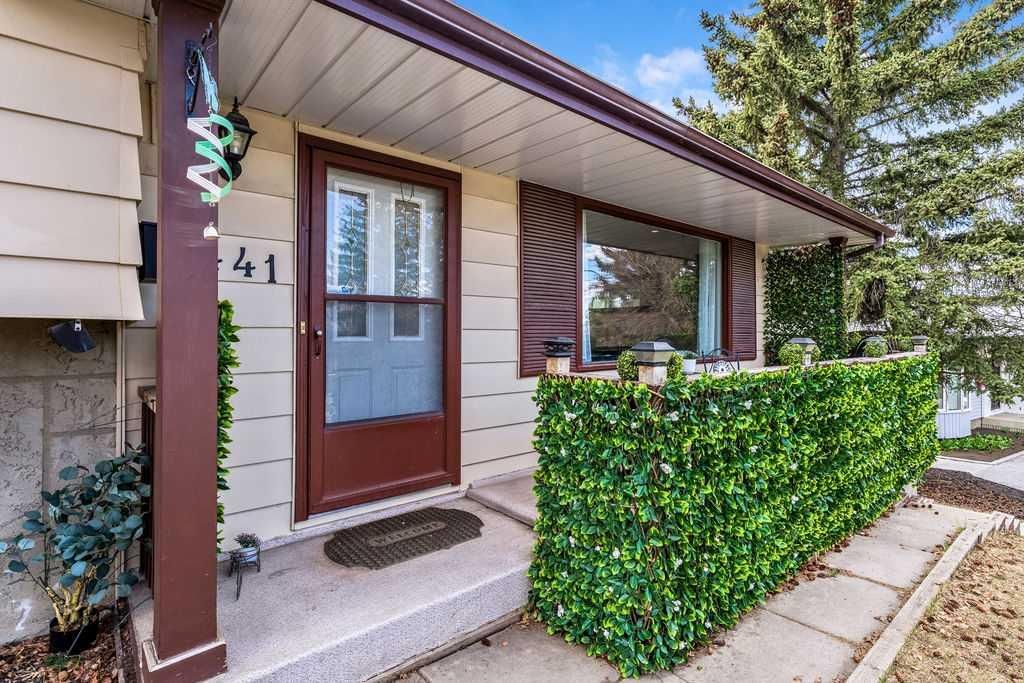 1441 Hunterbrook Road NW, Calgary — photo 2 of 42