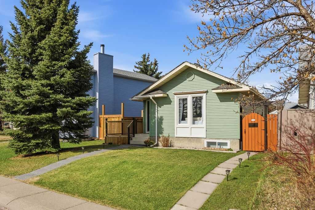 111 Shawglen Road SW, Calgary — photo 2 of 47