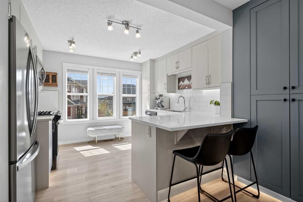 228 Cranbrook Square SE, Calgary — photo 2 of 38