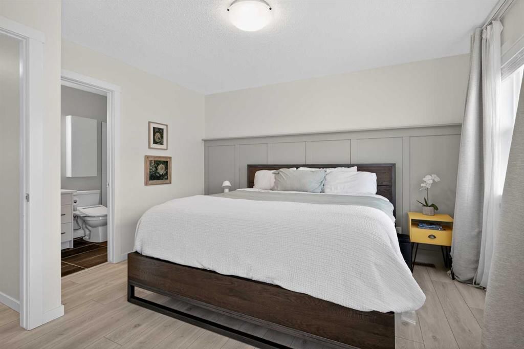 228 Cranbrook Square SE, Calgary — photo 5 of 38
