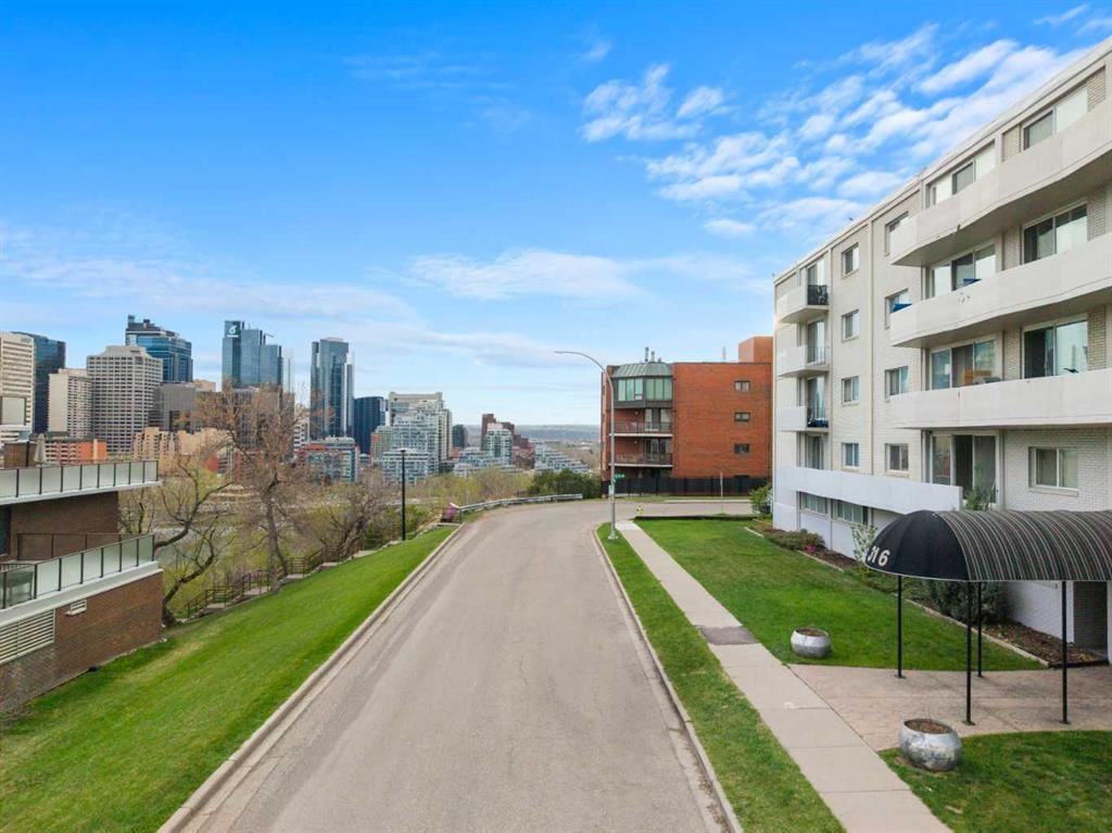 204, 316 1 Avenue NE, Calgary — photo 4 of 42