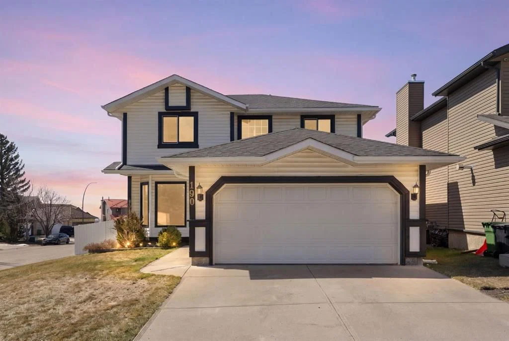 190 Hawkville Close NW, Calgary — main listing photo