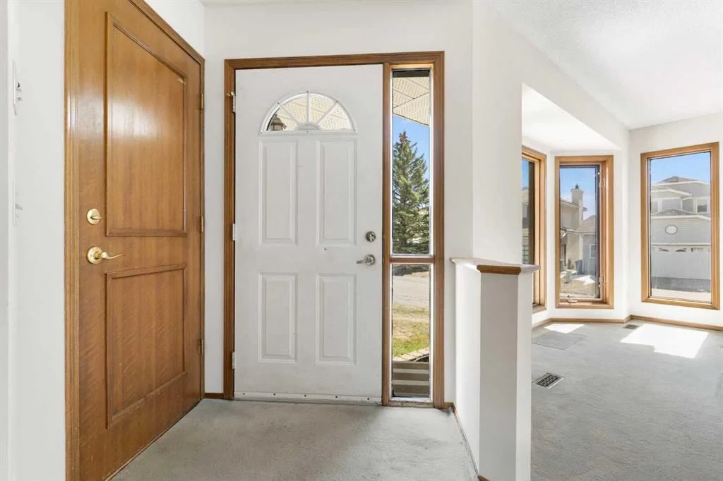 190 Hawkville Close NW, Calgary — photo 3 of 50