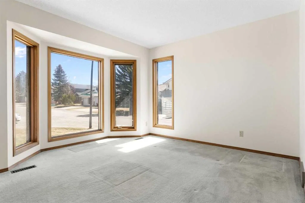 190 Hawkville Close NW, Calgary — photo 4 of 50