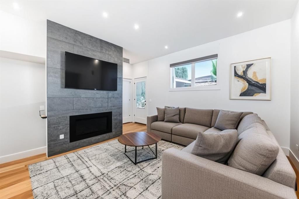 3704 28 Avenue SW, Calgary — photo 4 of 50