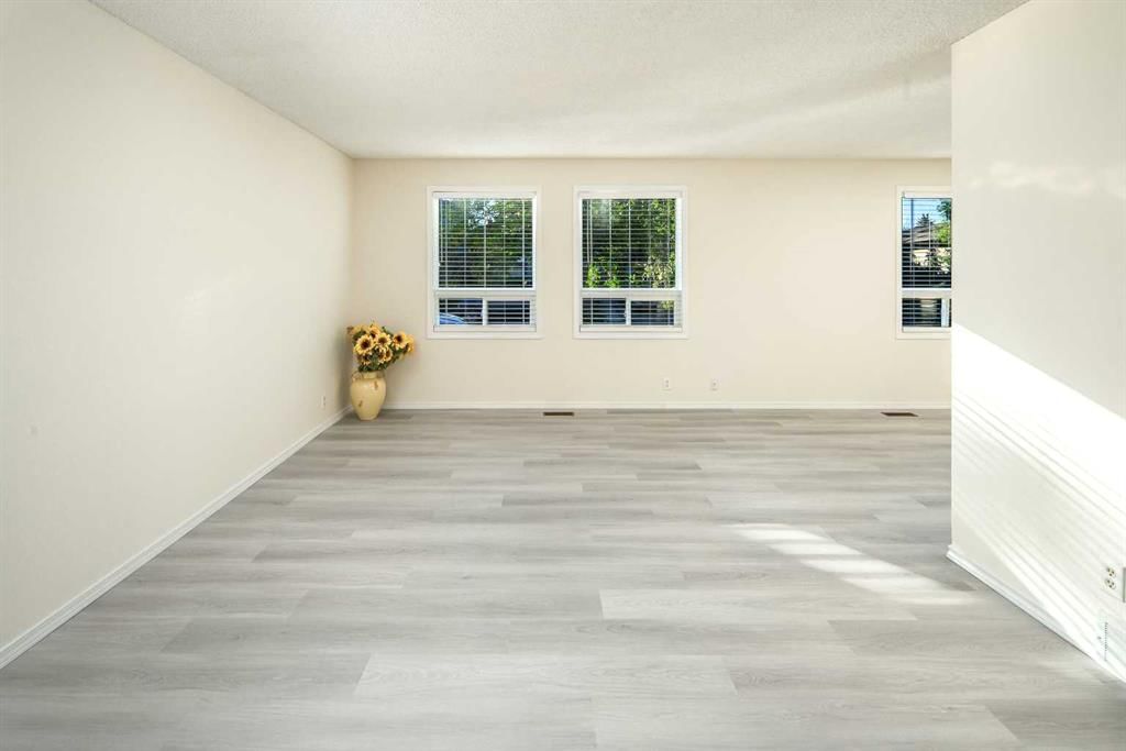 20 Bernard Way NW, Calgary — main listing photo