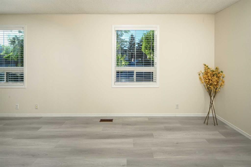20 Bernard Way NW, Calgary — photo 4 of 28