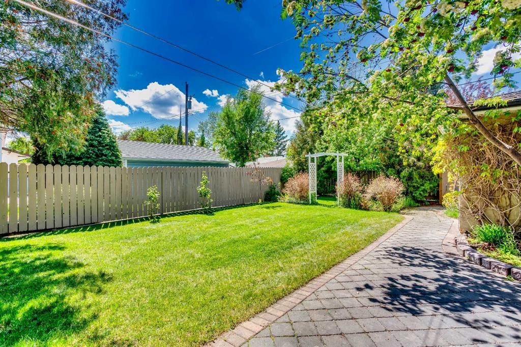 108 Silver Springs Drive NW, Calgary — photo 4 of 36