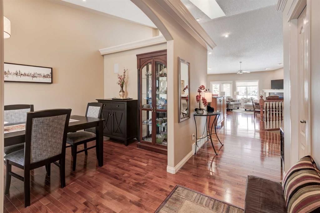 180 Sierra Morena Landing SW, Calgary — photo 2 of 36