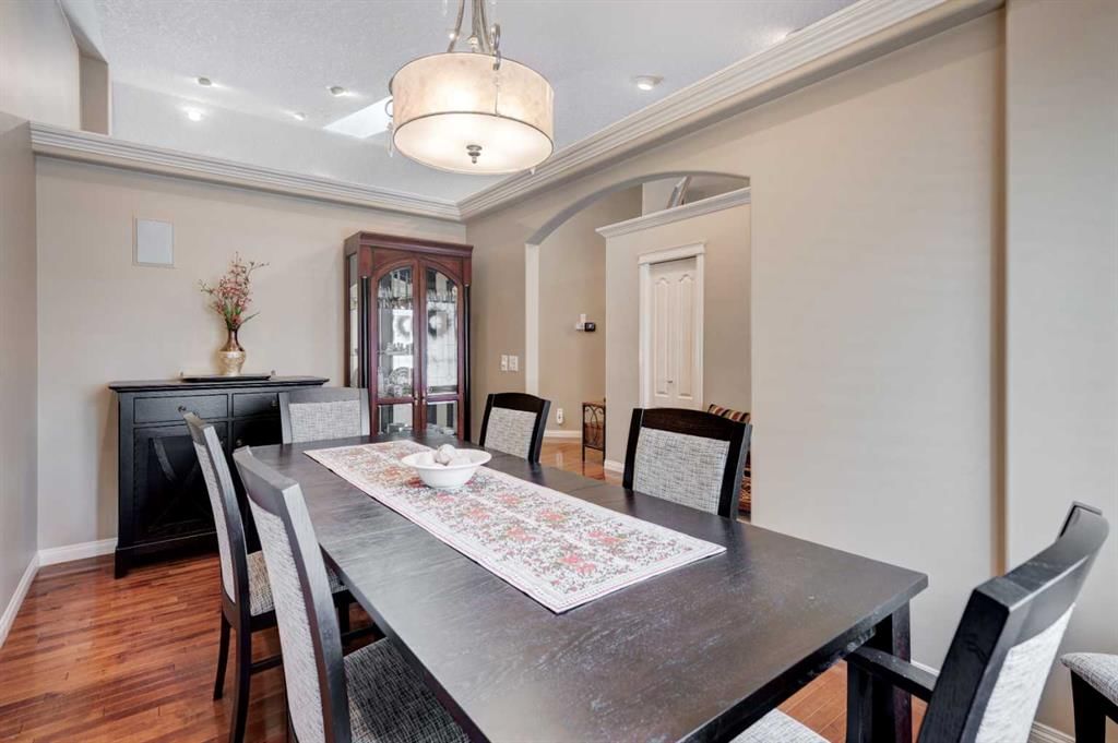 180 Sierra Morena Landing SW, Calgary — photo 4 of 36