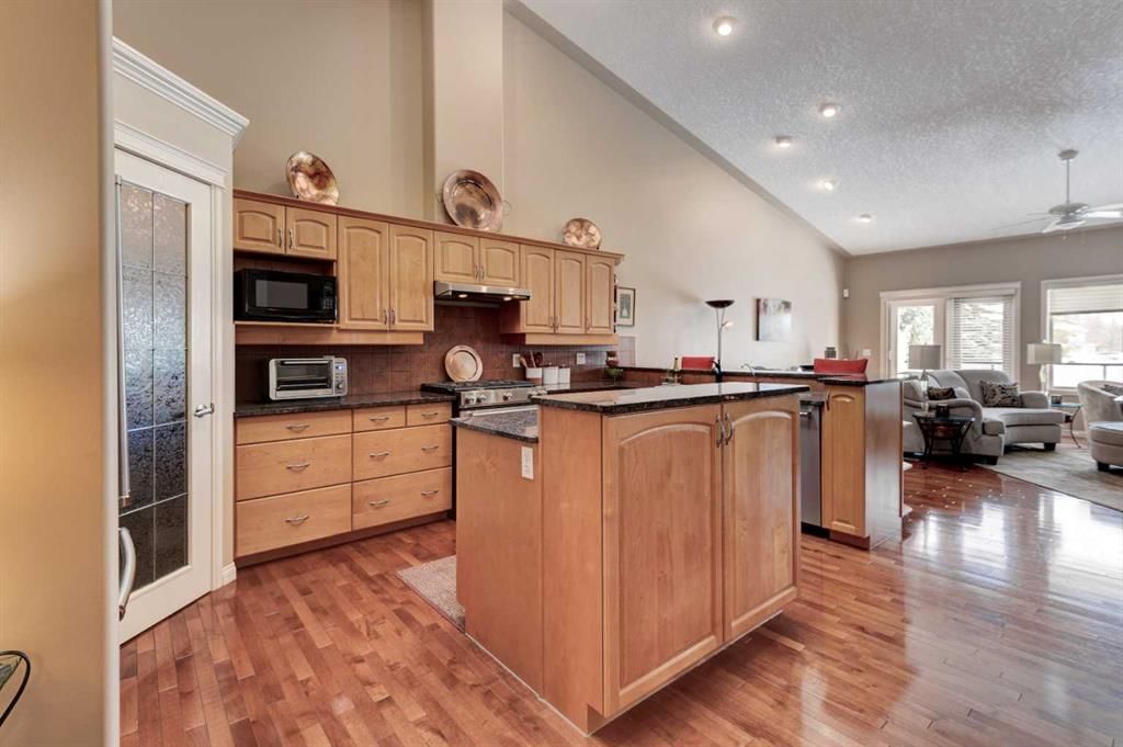 180 Sierra Morena Landing SW, Calgary — photo 5 of 36