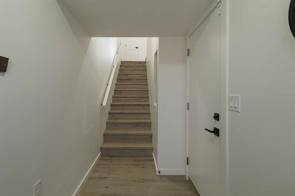 74 Spring Willow Close SW, Calgary — photo 3 of 45