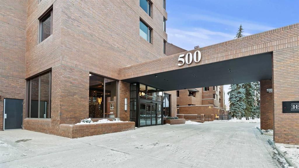 1002A, 500 Eau Claire Avenue SW, Calgary — photo 3 of 49