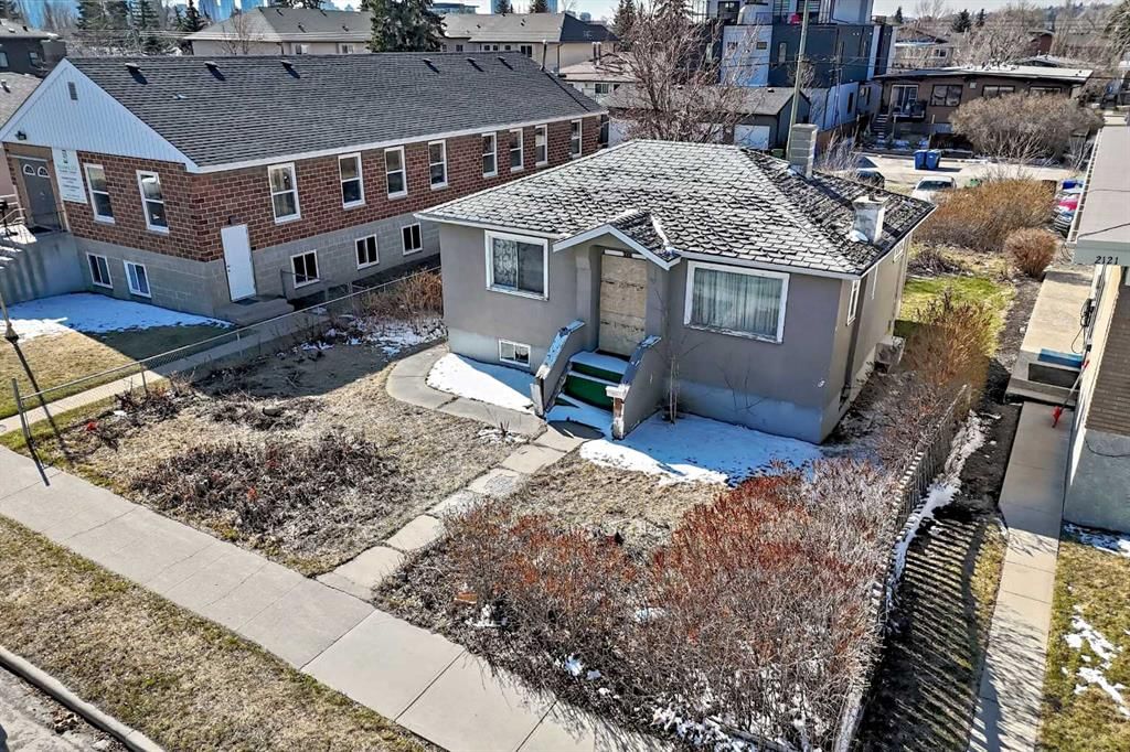 2117 5 Avenue NW, Calgary — photo 4 of 21