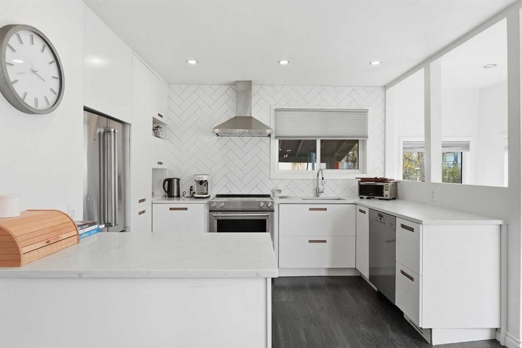 402 8A Street NE, Calgary — main listing photo