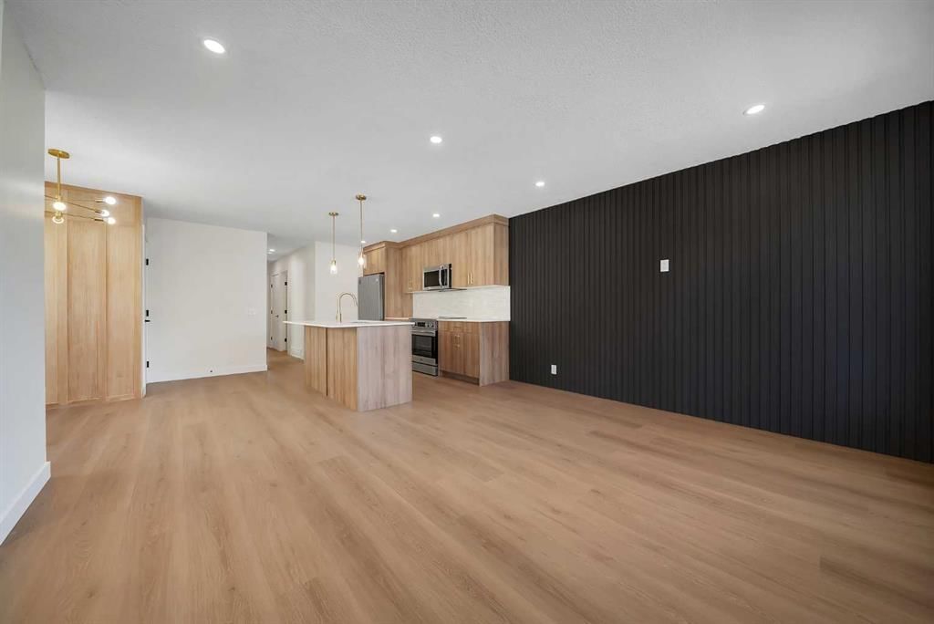 7814 21 Street SE, Calgary — photo 3 of 32