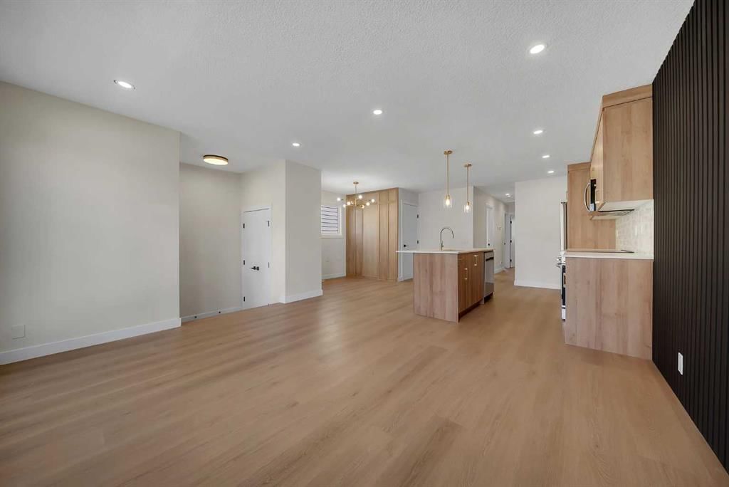 7814 21 Street SE, Calgary — photo 4 of 32