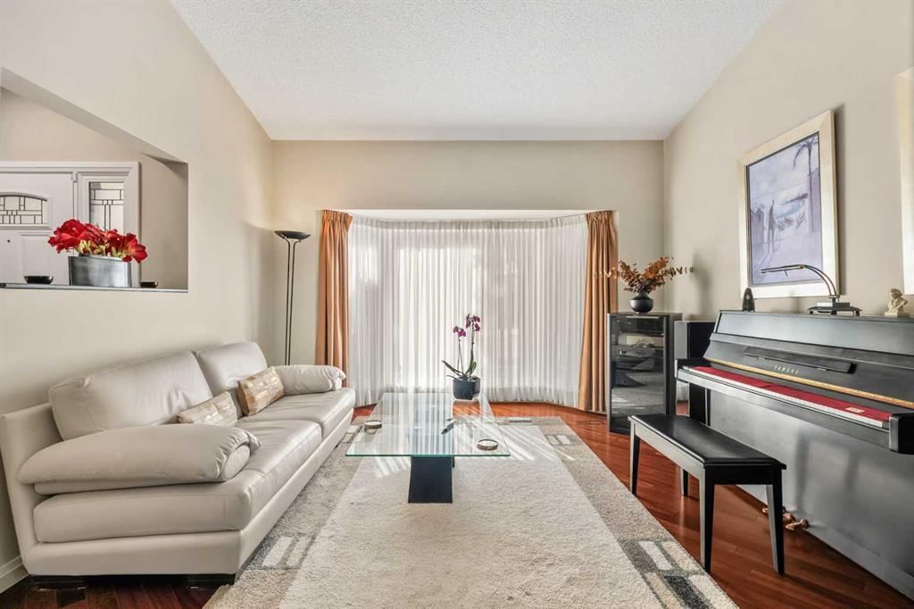 91 Sun Valley Drive SE, Calgary — photo 3 of 50