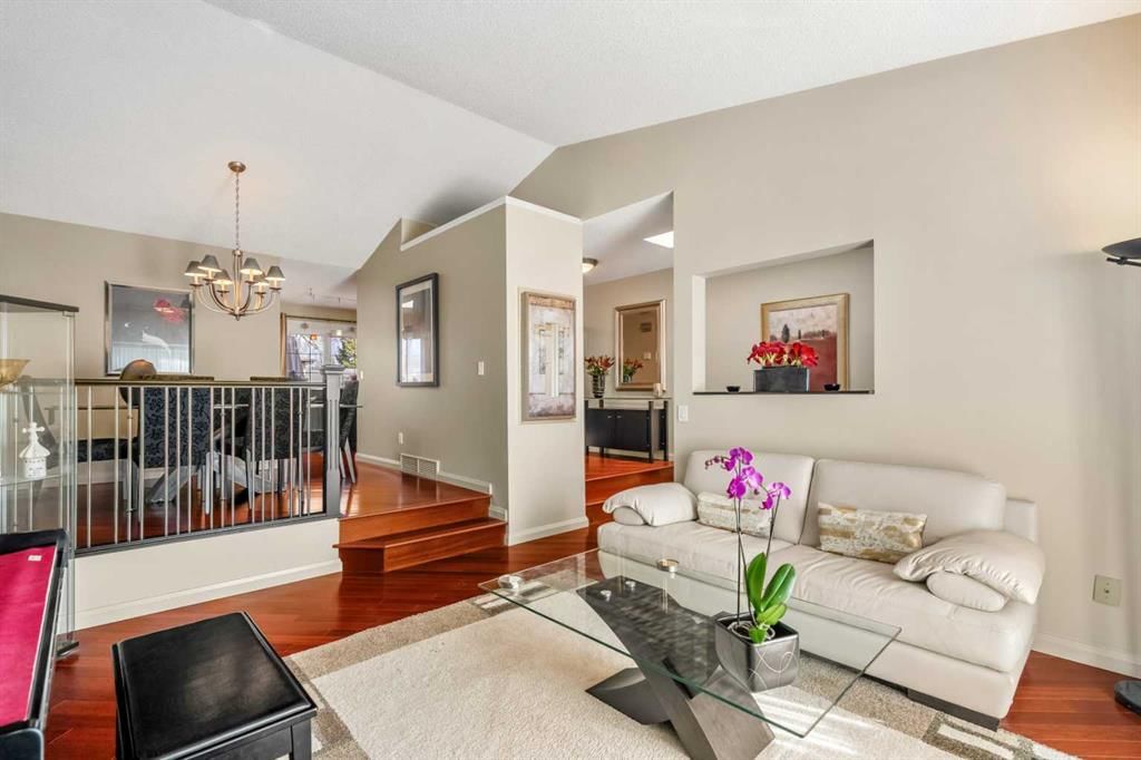 91 Sun Valley Drive SE, Calgary — photo 4 of 50