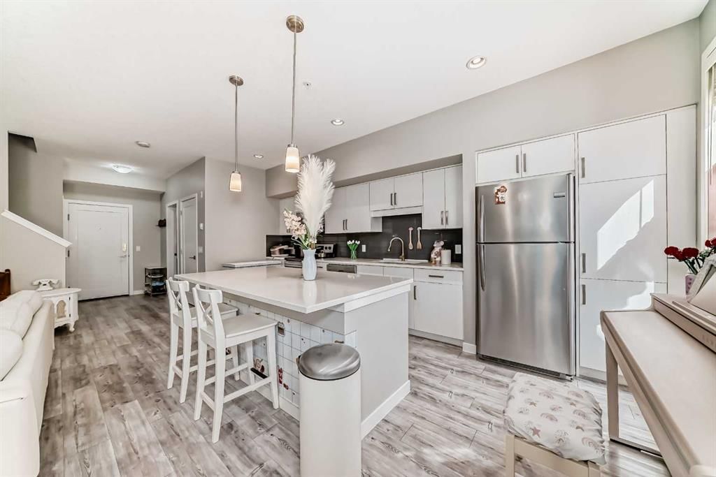 220, 7 Westpark Common SW, Calgary — photo 2 of 37