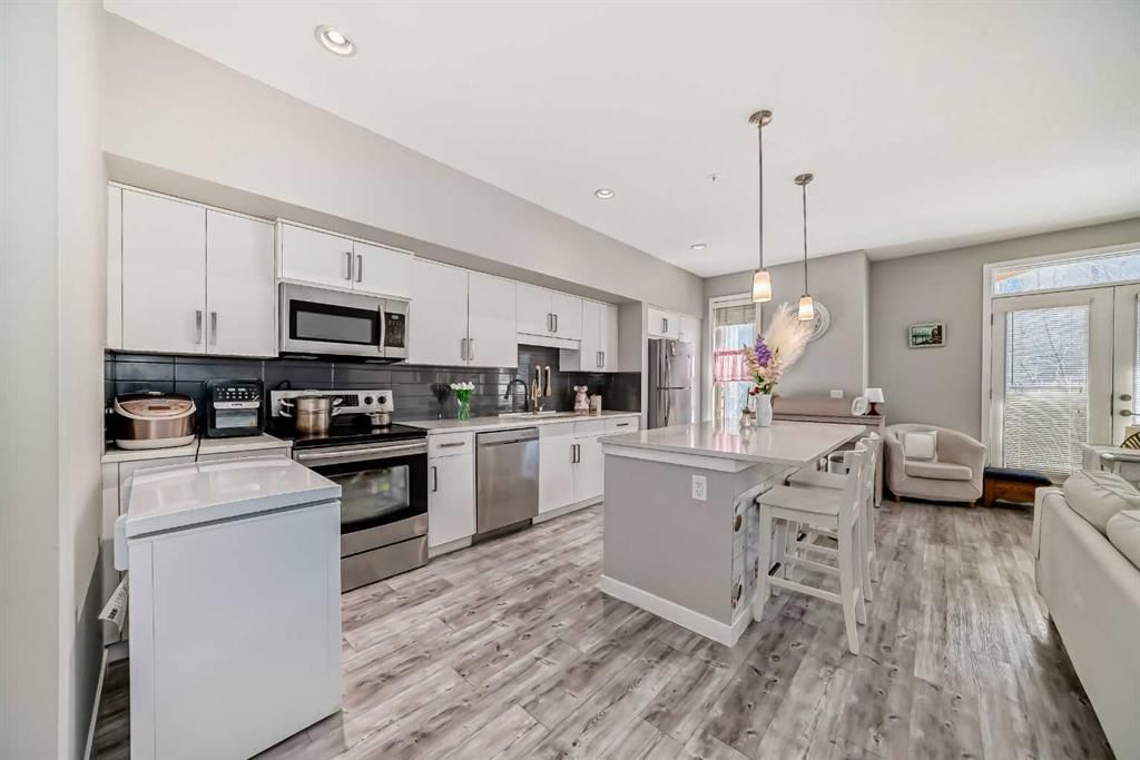 220, 7 Westpark Common SW, Calgary — photo 3 of 37