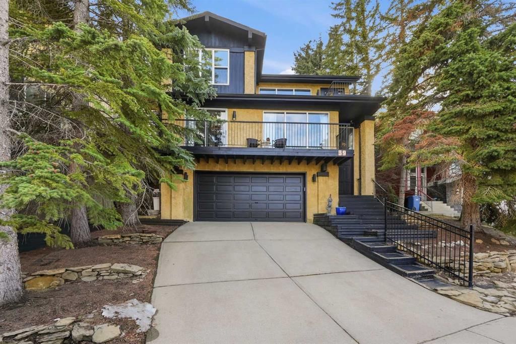 39 Coach Manor Terrace SW, Calgary — main listing photo