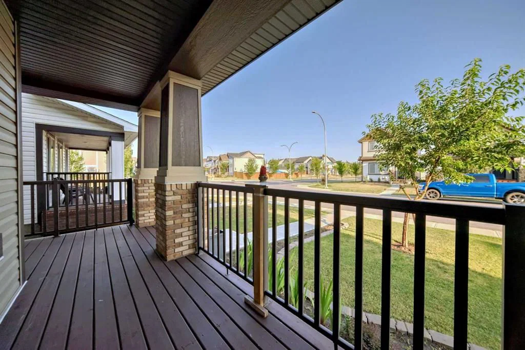 9 Copperpond Avenue SE, Calgary — photo 3 of 32