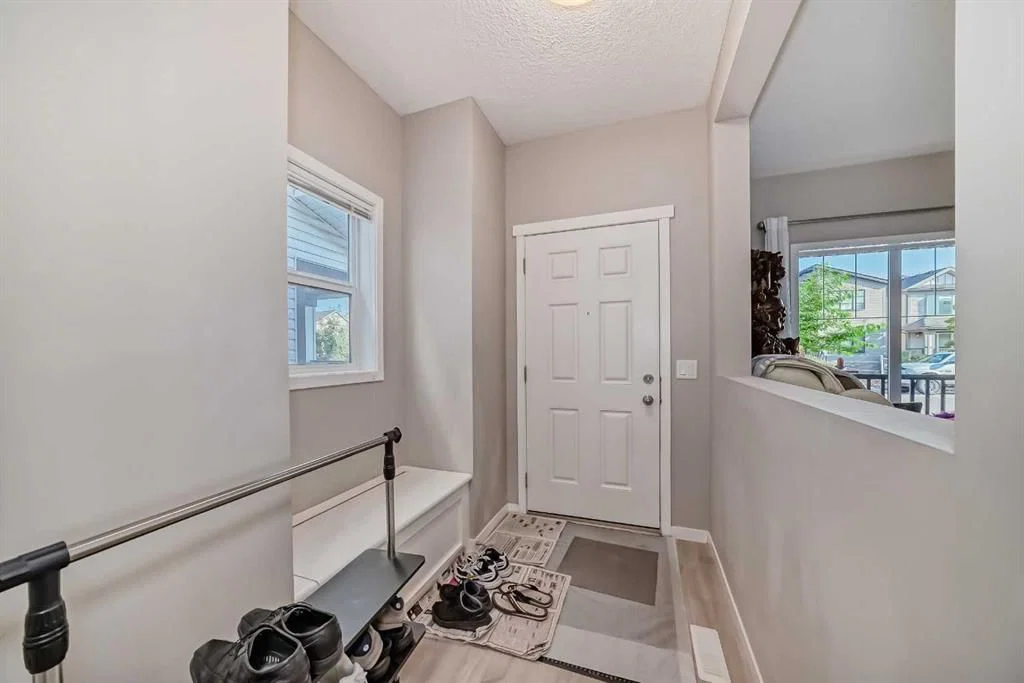 9 Copperpond Avenue SE, Calgary — photo 4 of 32