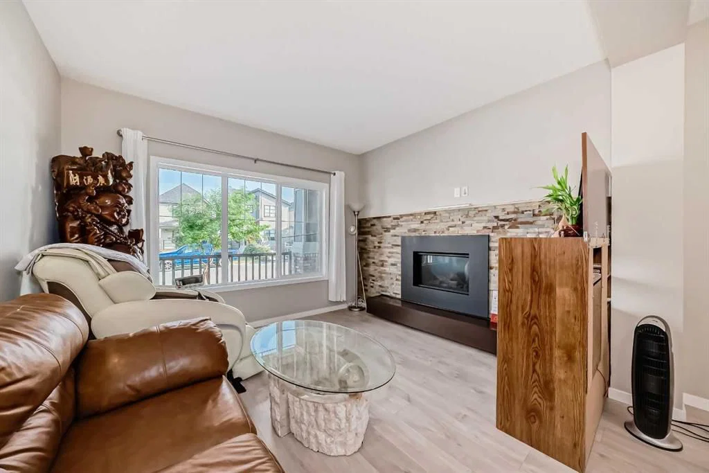 9 Copperpond Avenue SE, Calgary — photo 5 of 32
