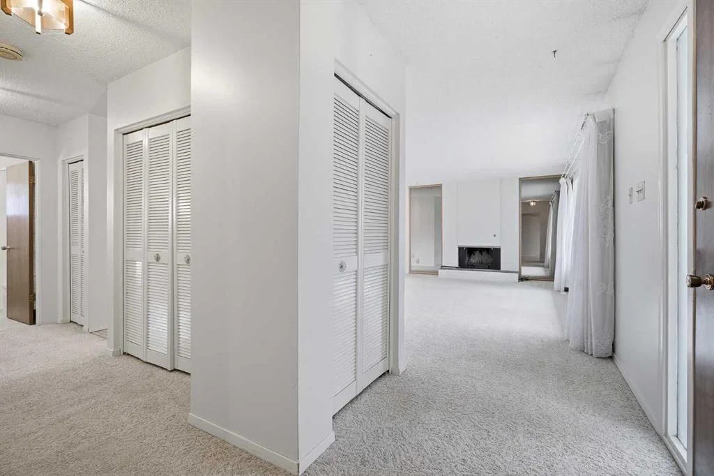 5220 Barron Drive NW, Calgary — photo 4 of 43