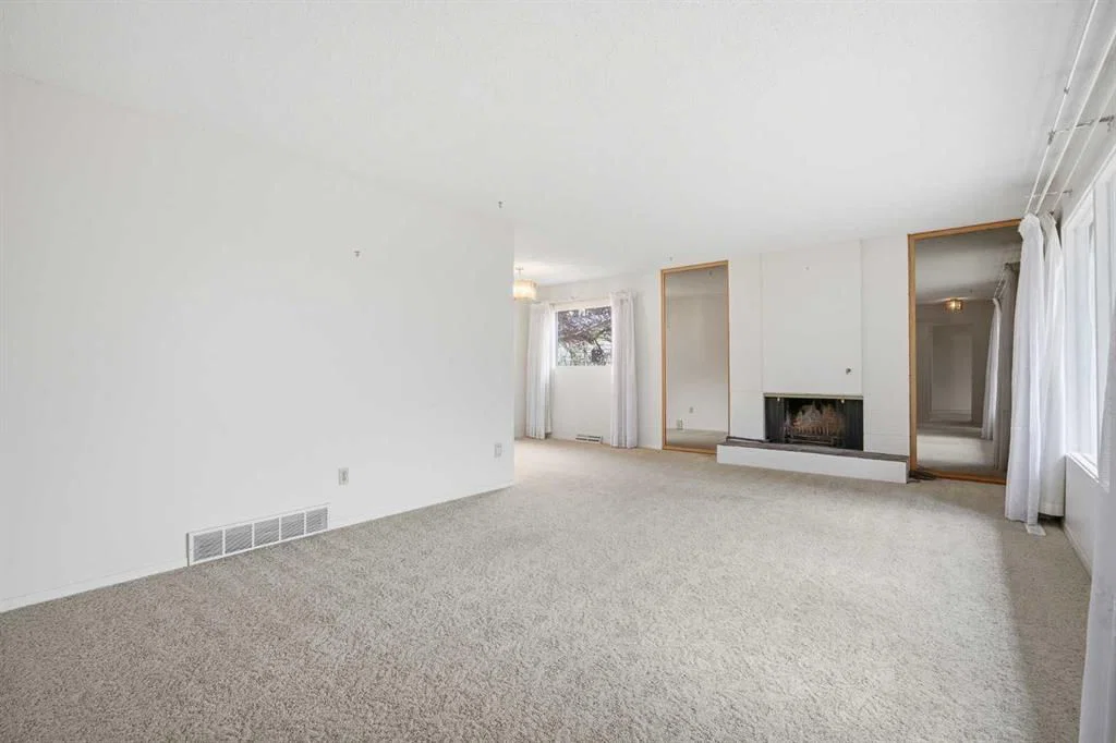 5220 Barron Drive NW, Calgary — photo 5 of 43