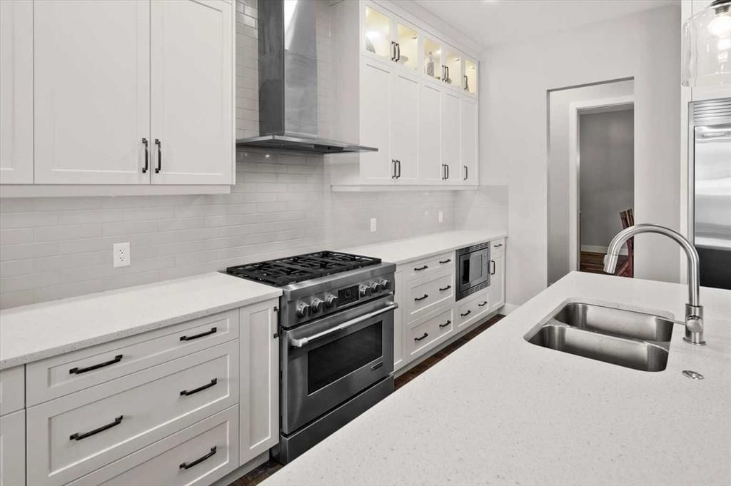 630 25 Avenue NW, Calgary — photo 4 of 50