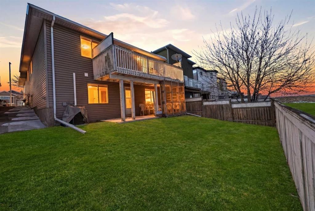63 Anaheim Crescent NE, Calgary — photo 3 of 34
