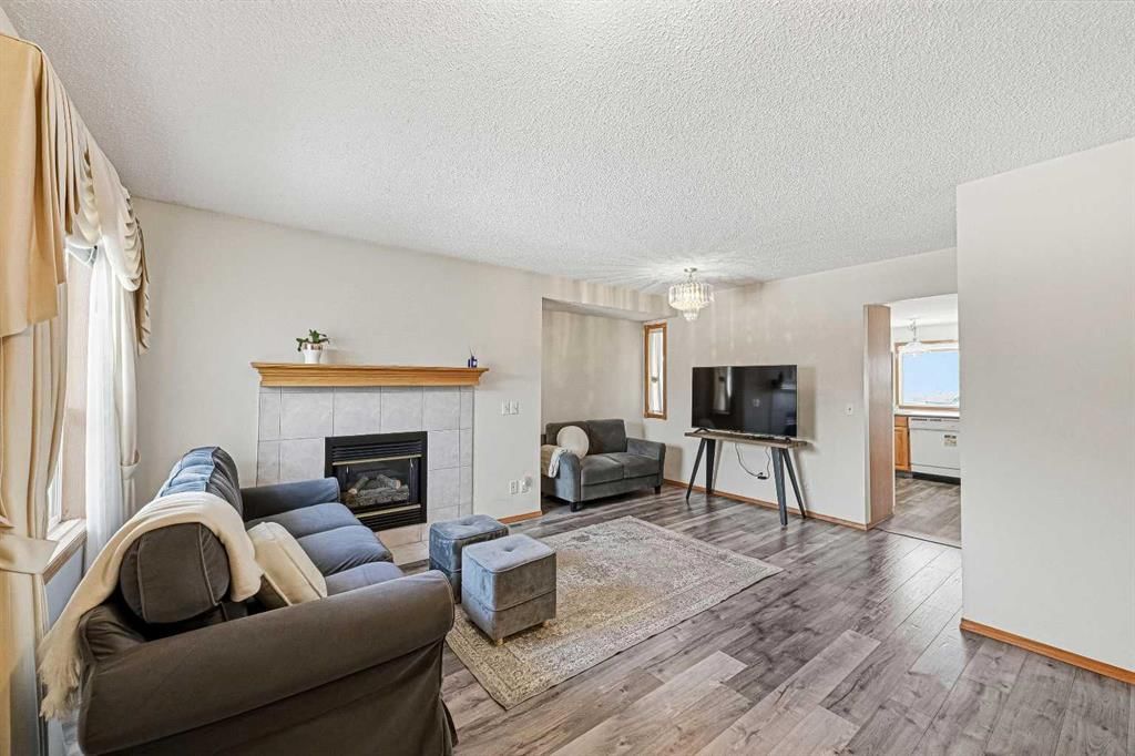 63 Anaheim Crescent NE, Calgary — photo 4 of 34