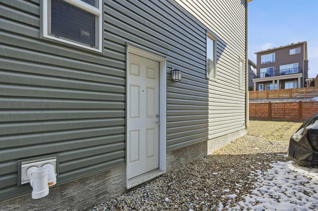 260 Lucas Way NW, Calgary — photo 4 of 48