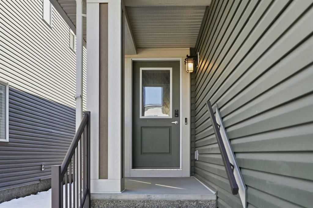 260 Lucas Way NW, Calgary — photo 5 of 48