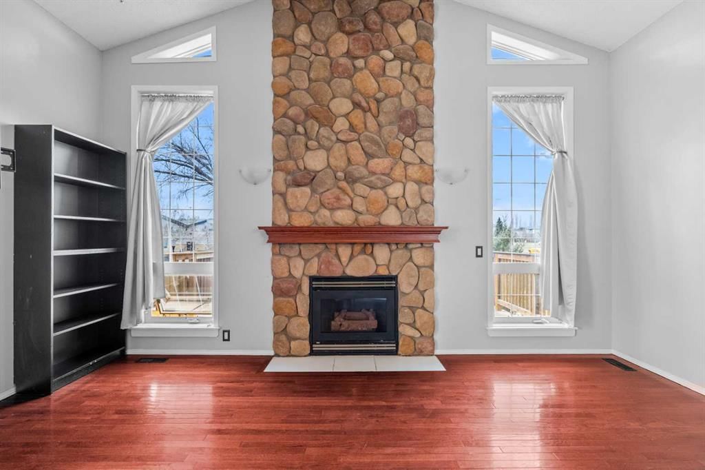 14700 Mt Mckenzie Drive SE, Calgary — photo 5 of 50