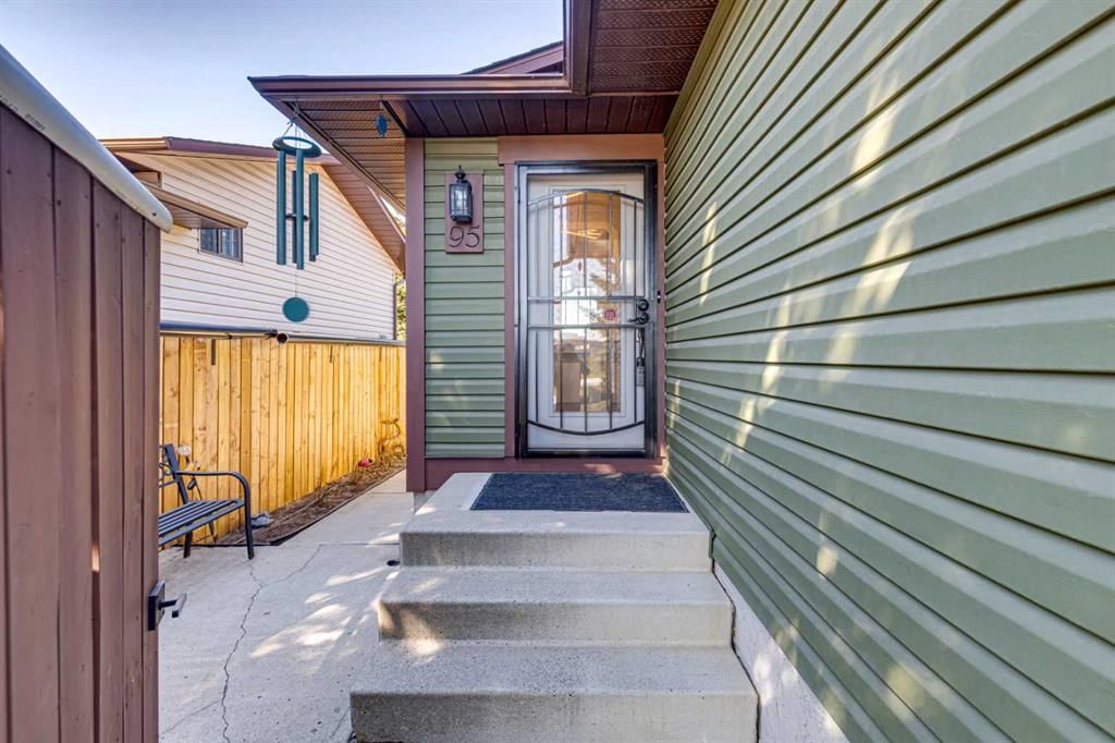 95 McHugh Road NE, Calgary — photo 2 of 33
