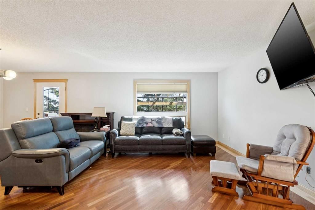 95 McHugh Road NE, Calgary — photo 3 of 33