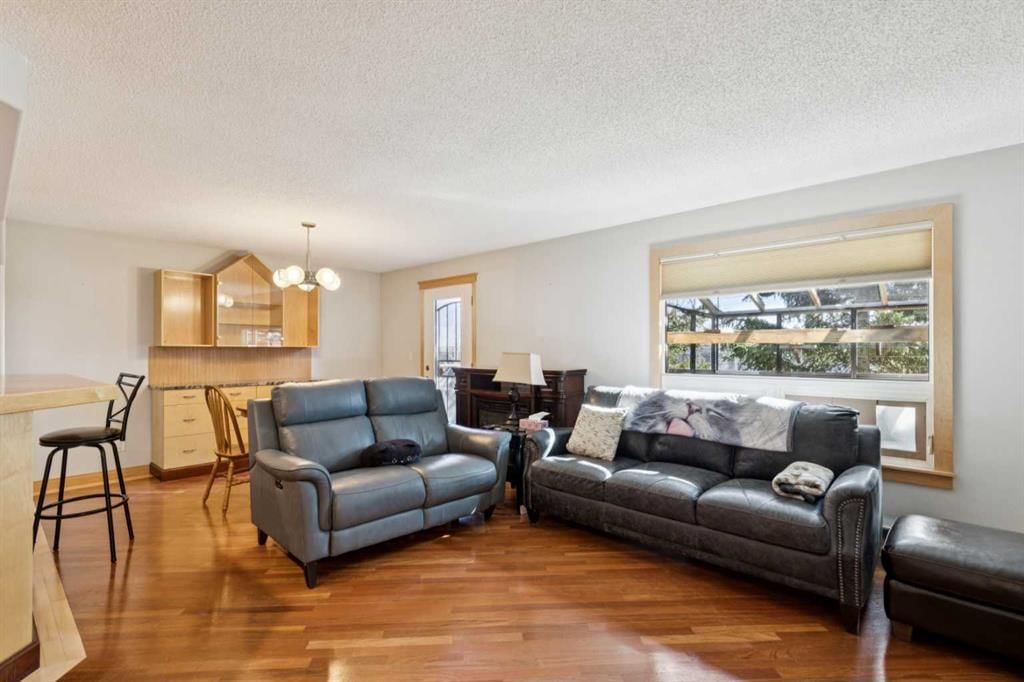 95 McHugh Road NE, Calgary — photo 4 of 33