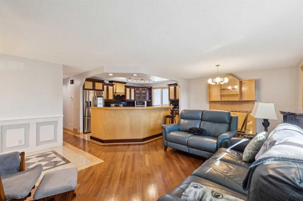 95 McHugh Road NE, Calgary — photo 5 of 33