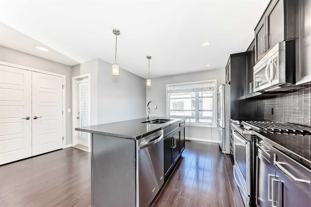 911 Evansridge Park NW, Calgary — photo 4 of 36