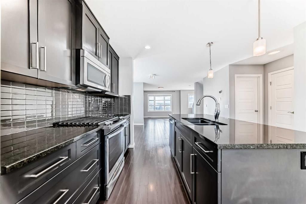 911 Evansridge Park NW, Calgary — photo 5 of 36