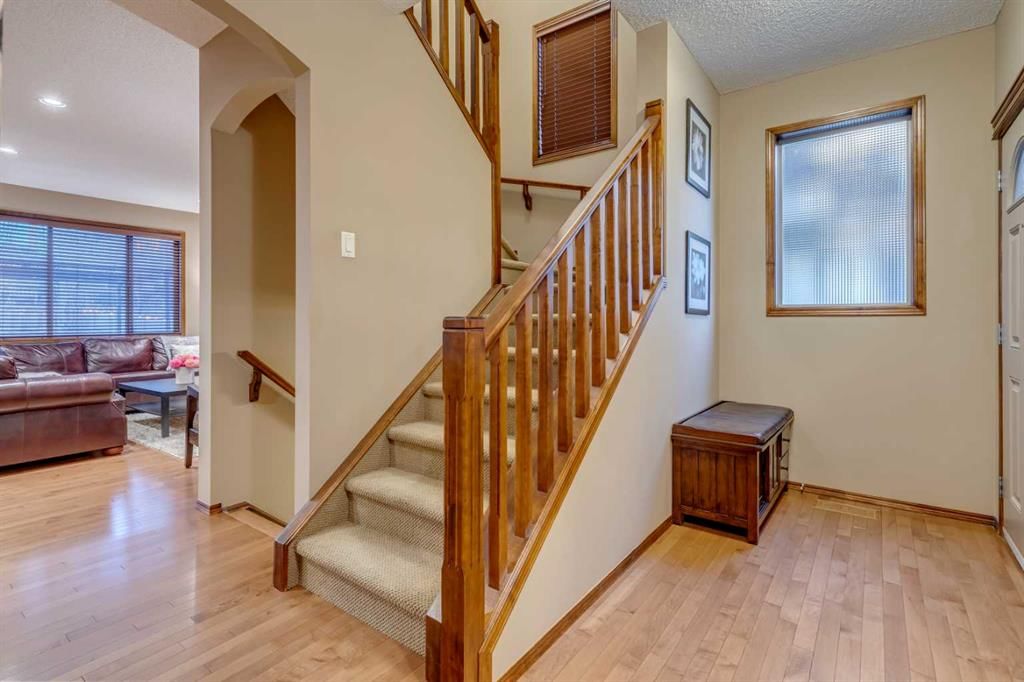 676 Auburn Bay Boulevard SE, Calgary — photo 4 of 46