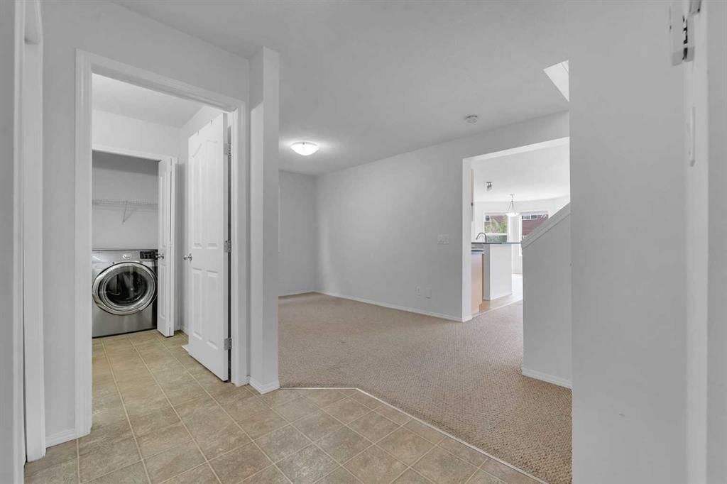 33 saddlecrest Crescent NE, Calgary — photo 5 of 50